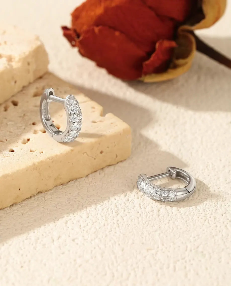 Créoles Huggie Moissanite pour Femme - 11 mm, pavage de 26 pierres couleur D et pureté VVS, argent 925