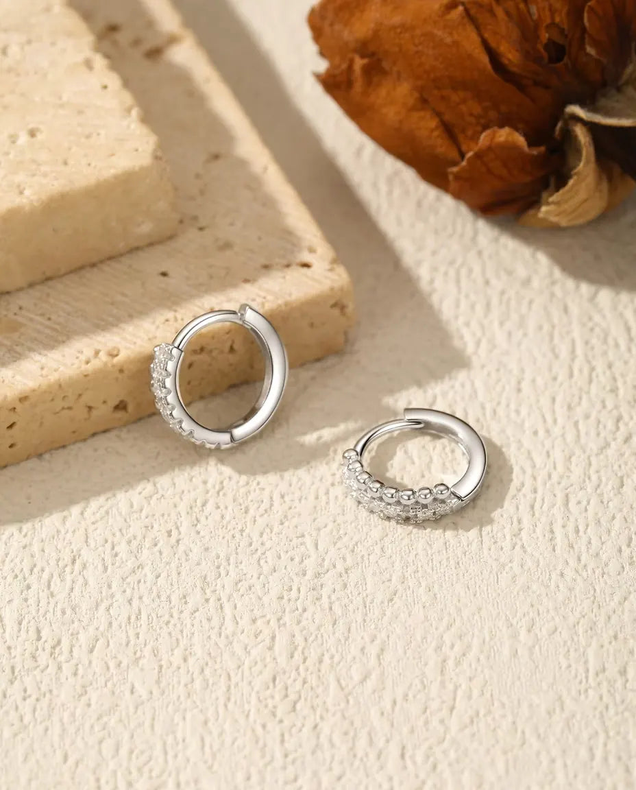 Créoles Moissanite Pavées - seize pierres de 1,3 mm sur deux rangs, 12 mm de diamètre, argent sterling 925