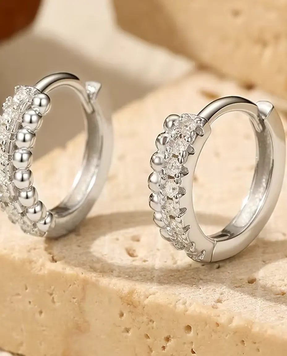 Créoles Moissanite Pavées - seize pierres de 1,3 mm sur deux rangs, 12 mm de diamètre, argent sterling 925