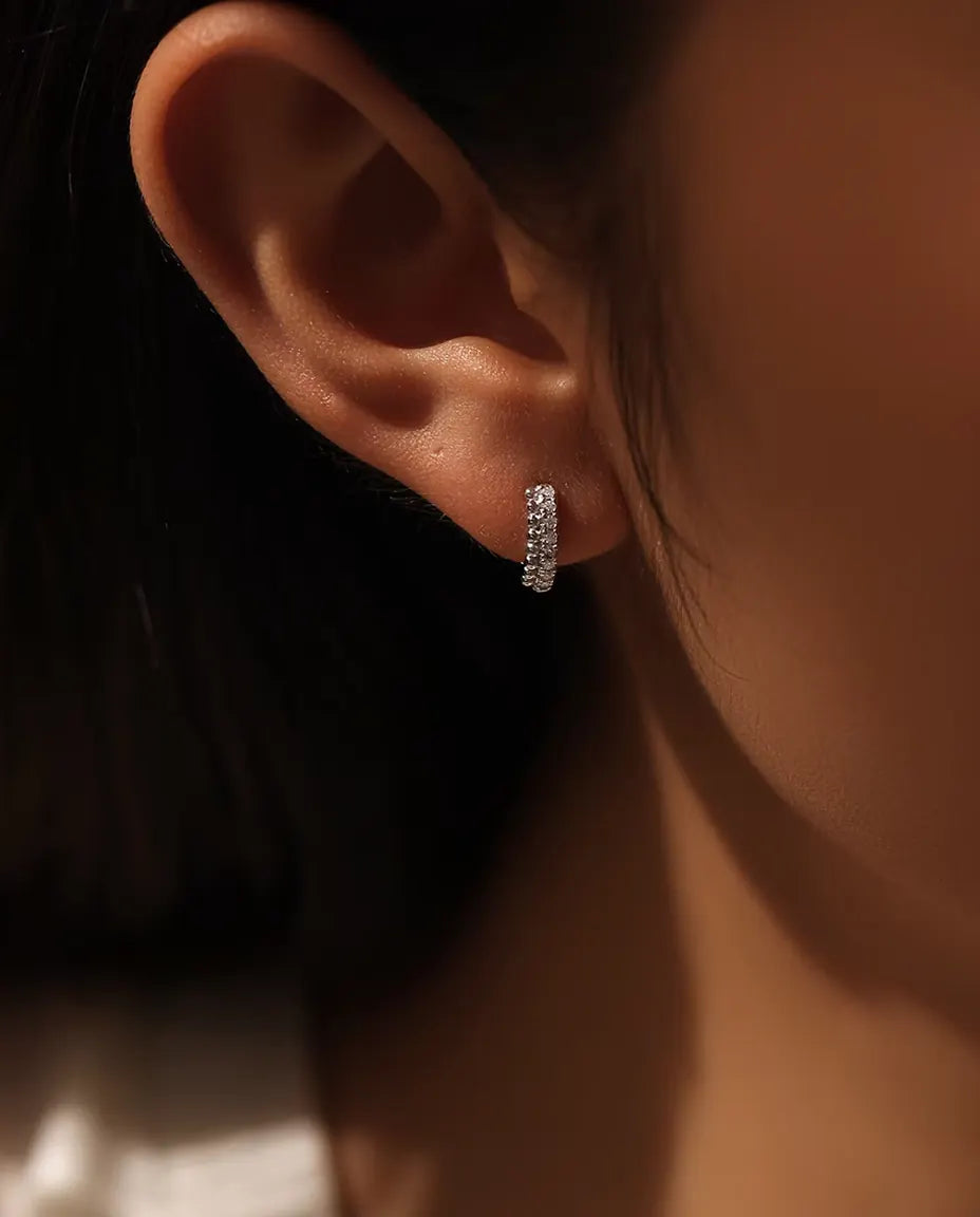 Créoles Moissanite Pavées - seize pierres de 1,3 mm sur deux rangs, 12 mm de diamètre, argent sterling 925