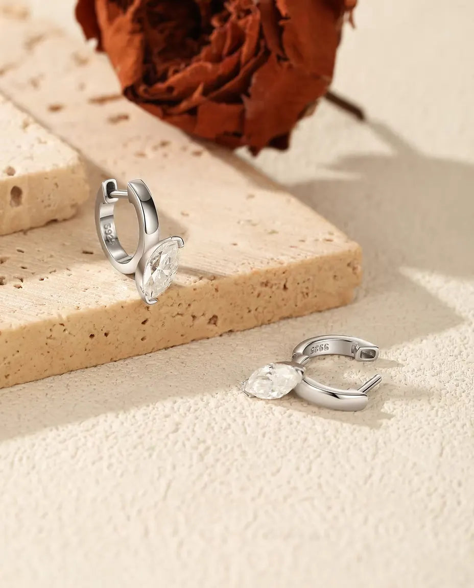Créoles Pendantes Moissanite Marquise - Pierre de 0,50 ct 4 x 8 mm par créole, 14,5 mm de longueur, argent 925