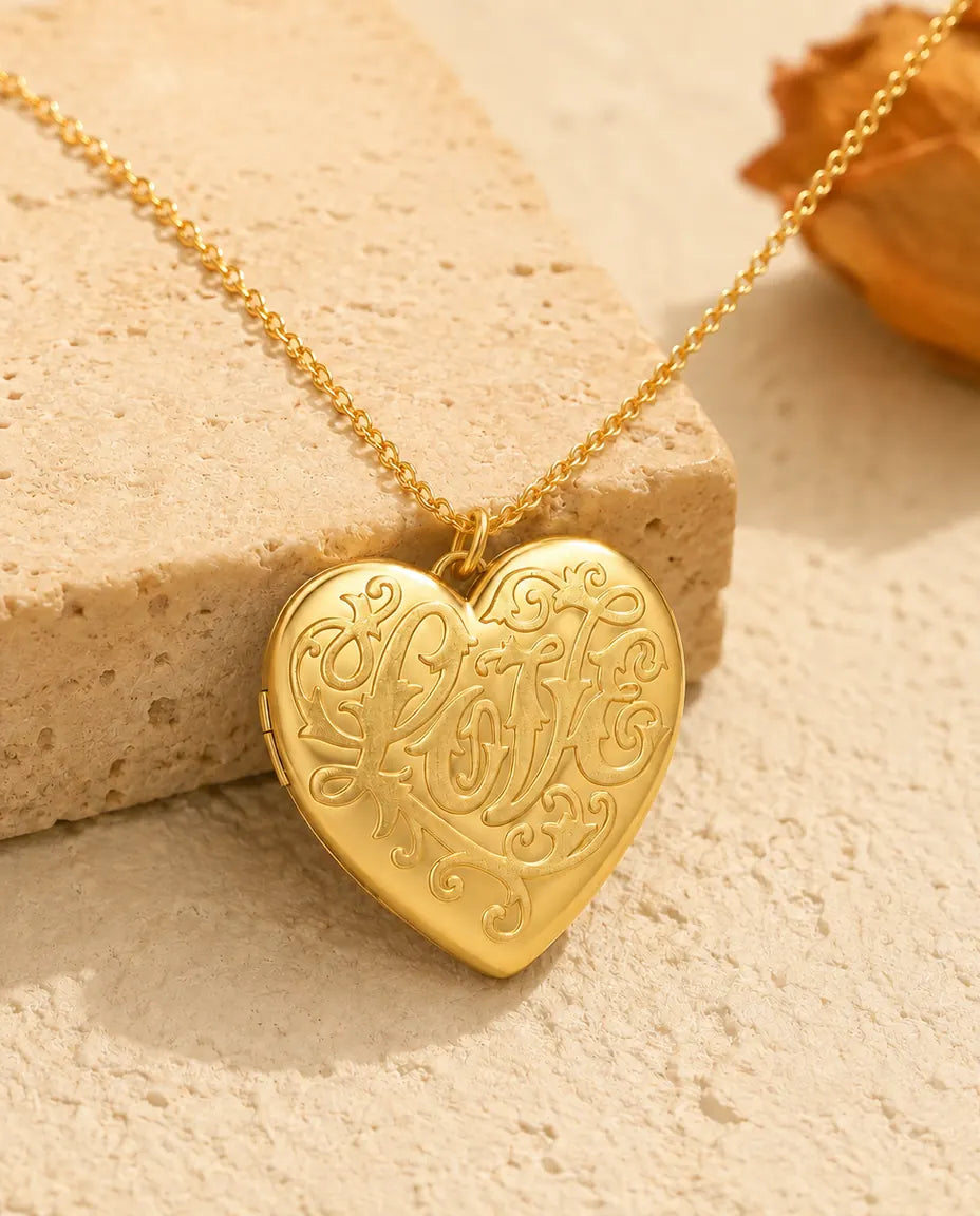 Médaillon Cœur Love 2 Photos - médaillon avec Love en relief et dos en nacre, argenté ou doré, chaîne 45+5 cm