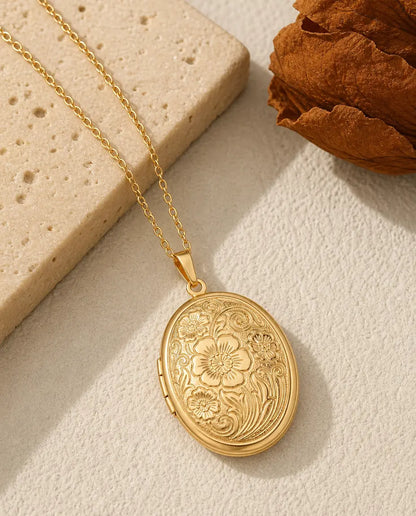 Médaillon ovale personnalisé avec 2 photos – gravure fleurs sauvages, collier argenté ou doré, gravure au dos