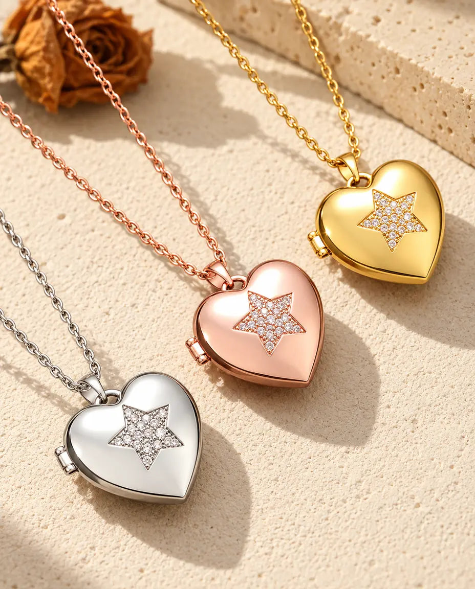 Médaillon photo cœur étoile en zircons argenté, or rose et doré en diagonale sur du plâtre