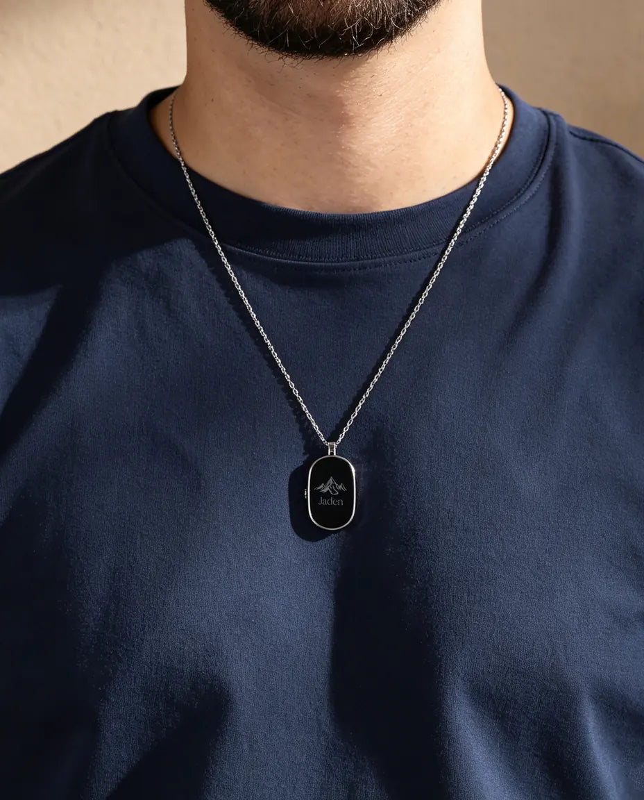 Médaillon Photo Homme – Pendentif Ovale Noir avec 2 Photos à l'Intérieur, Gravure Montagne et Prénom, Cadeau pour Lui, Papa
