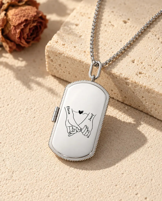 Médaillon photo homme personnalisé argenté, plaque militaire gravée de la promesse du petit doigt et de deux prénoms