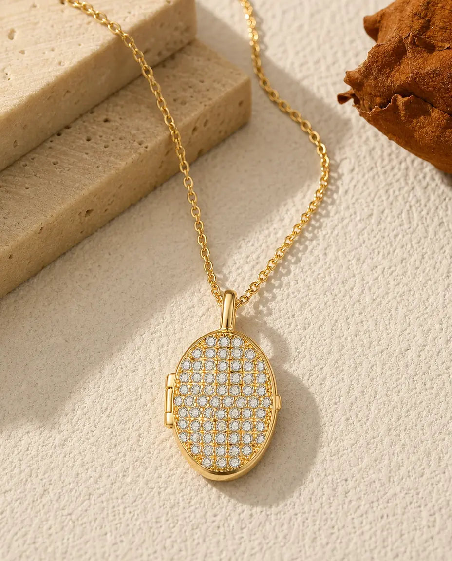 Médaillon ovale personnalisé avec 2 photos – pavé de cristaux scintillant, collier doré