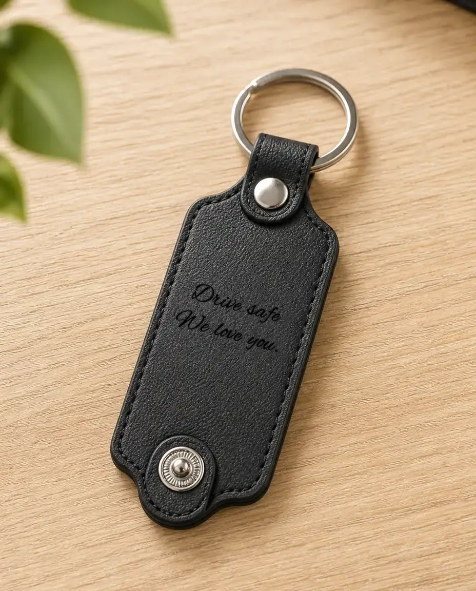 Porte-clés en cuir noir gravé Drive safe We love you