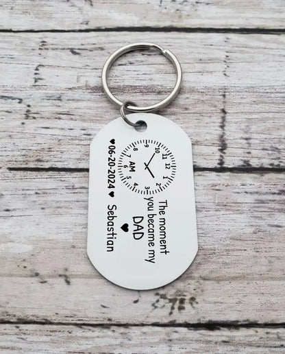 Dos gravé avec horloge, date, prénom et The moment you became my Dad